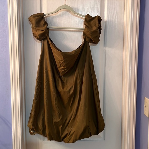 Staud ash off the shoulder dress in caper. Size 10 - Picture 1 of 10